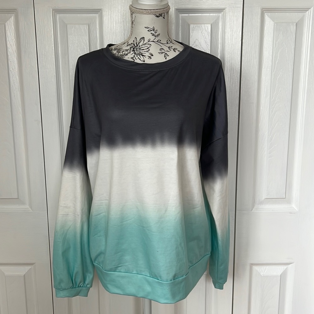 Women’s Ombre Crewneck Size L
